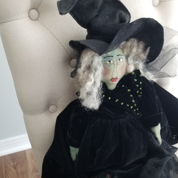 Folk Art Green Witch, Velvet Black Dress w/Painted on Pumpkins. - Picture 10 of 11